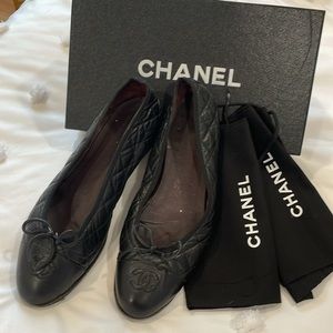 CHANEL black quilted cap toe ballerina flats - Size 38.5